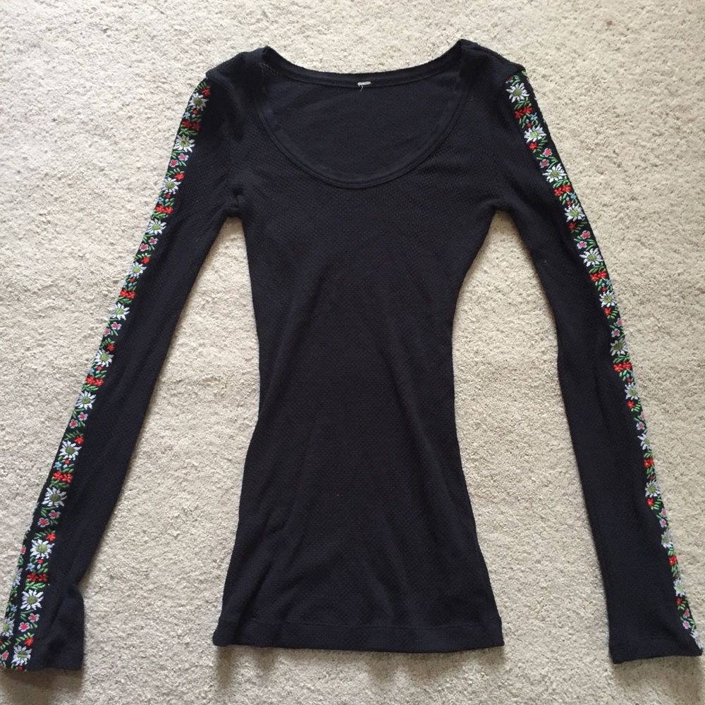 FREE PEOPLE long sleeve thermal with sleeve detail